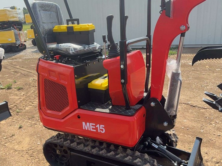 me15-mini-excavator-image-6
