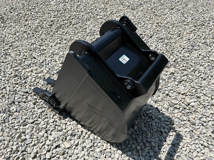 18"-x-change-bucket-for-a-bobcat-excavator-image-7