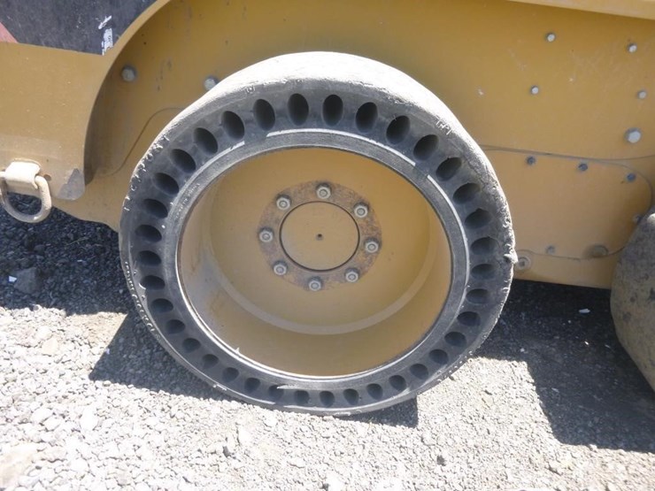 2012-caterpillar-226b3-image-24