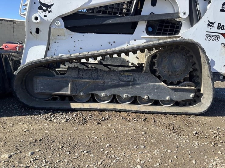 2019-bobcat-t770-image-16