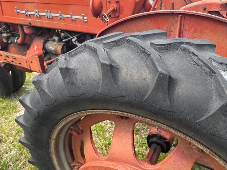 #34-•-farmall-300-image-4