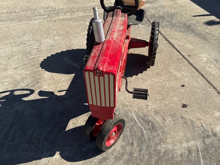 #57-•-farmall-806-diesel-pedal-tractor-image-2