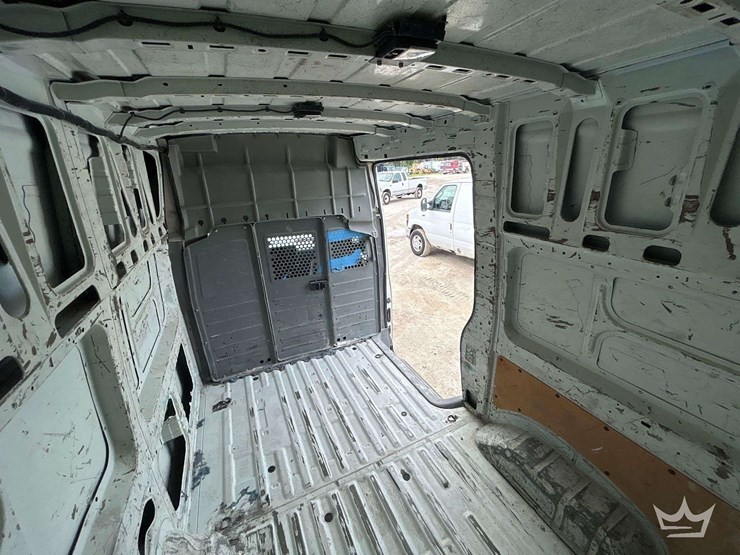 2017-nissan-nv2500hd-image-12