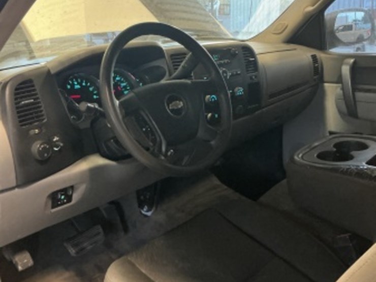 2013-chevrolet-silverado-2500hd-image-21