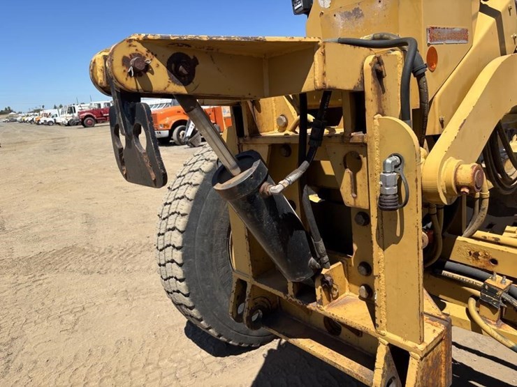 2005-caterpillar-143h-image-17