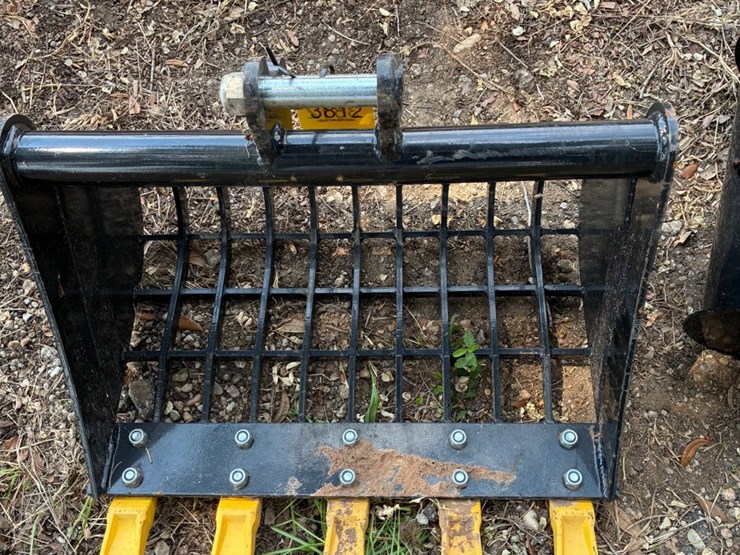 #3812-•-mini-excavator-rock-bucket-image-1