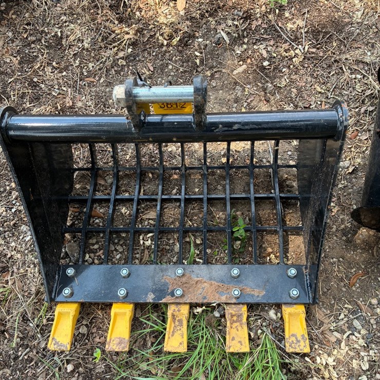 #3812 • Mini excavator rock bucket