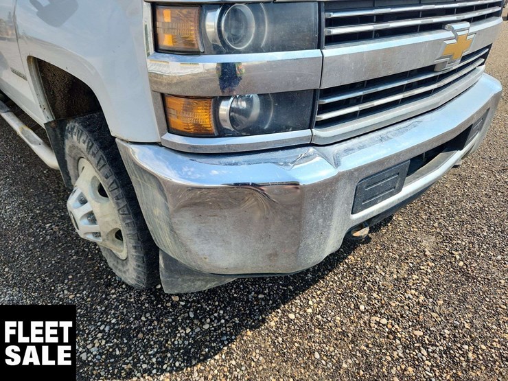 2015-chevrolet-silverado-3500hd-image-33