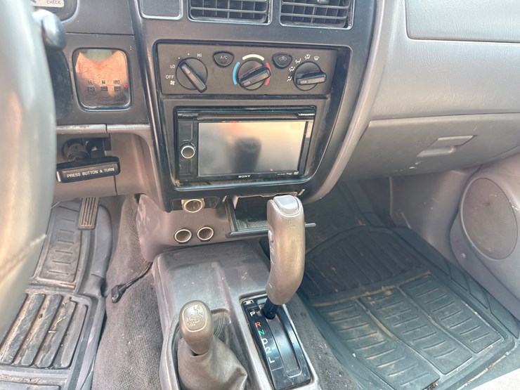 2003-toyota-tacoma-image-24