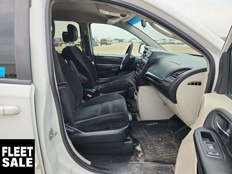 2016-dodge-grand-caravan-image-18