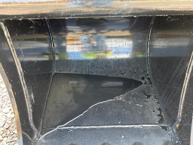 24”-quick-attach-excavator-bucket-for-kx40-image-6