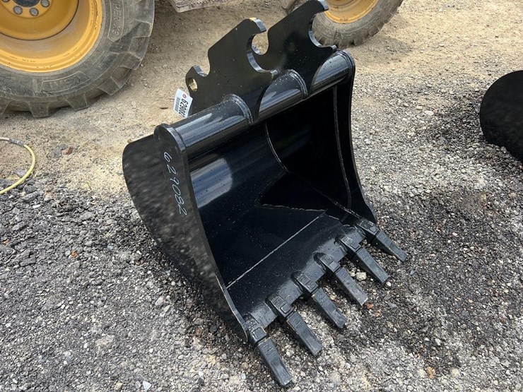 30”-quick-attach-excavator-bucket-for-kx57-image-2
