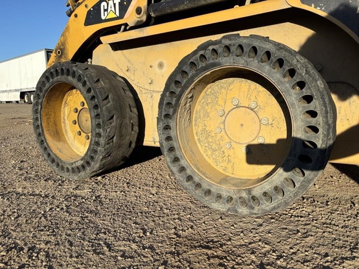2014-caterpillar-226b3-image-14