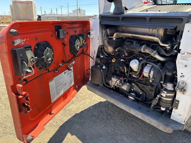 2019-bobcat-t770-image-39