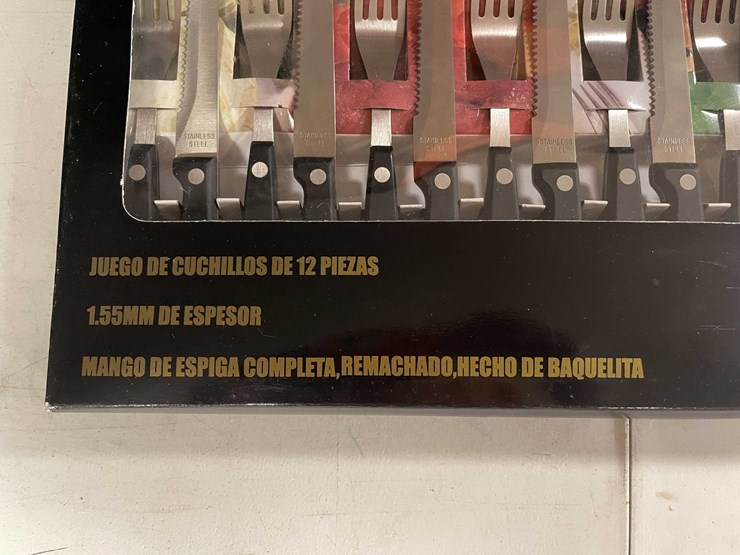 #10812-•-meat-eaters-12-piece-steak-knife-set-image-3