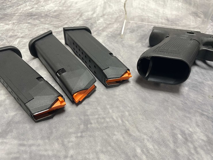 #10868-•-glock-model-17,-9mm-luger-semi-auto-pistol,-sn:-albx074-image-14