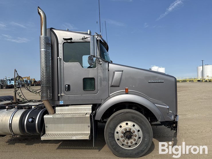 2013-kenworth-t800-image-13