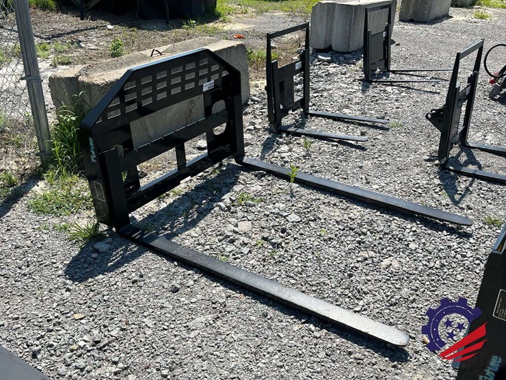 unused-2026-future-ft-dhc-skid-steer-forks---[skid-steer-attachments]-attachment-image-7