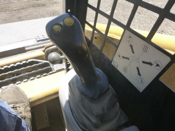 2012-caterpillar-226b3-image-17