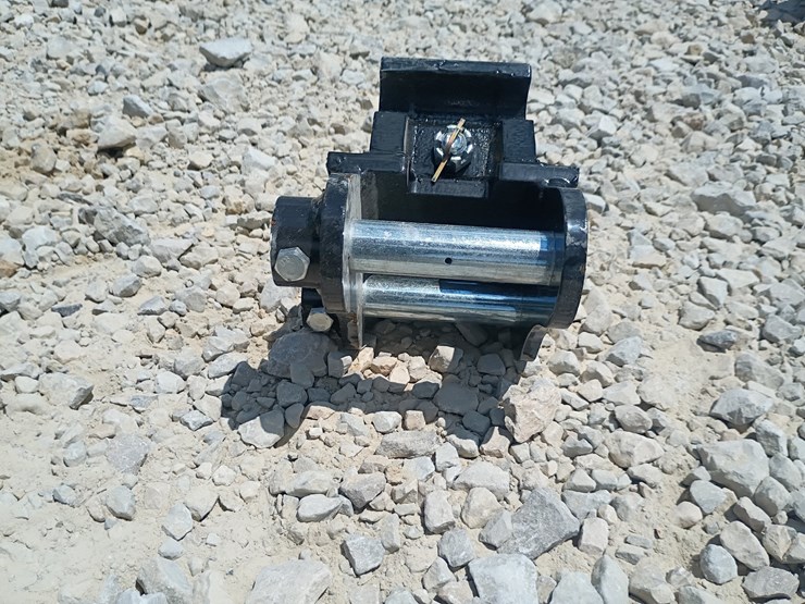 #l63-041-•-quick-coupler-mini-excavator-attachment-image-3