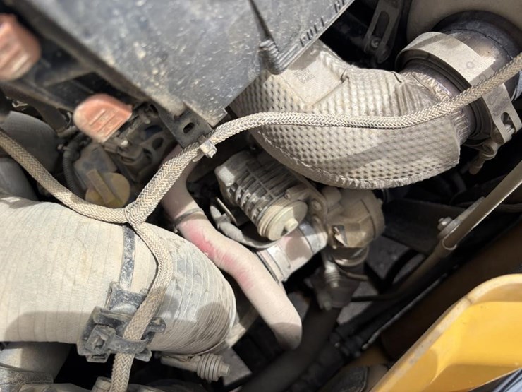 2022-caterpillar-430-image-55