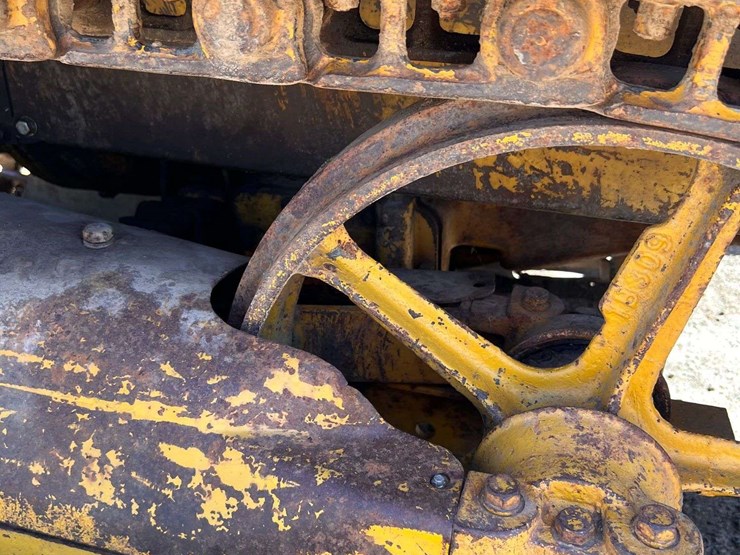 caterpillar-d2-image-13