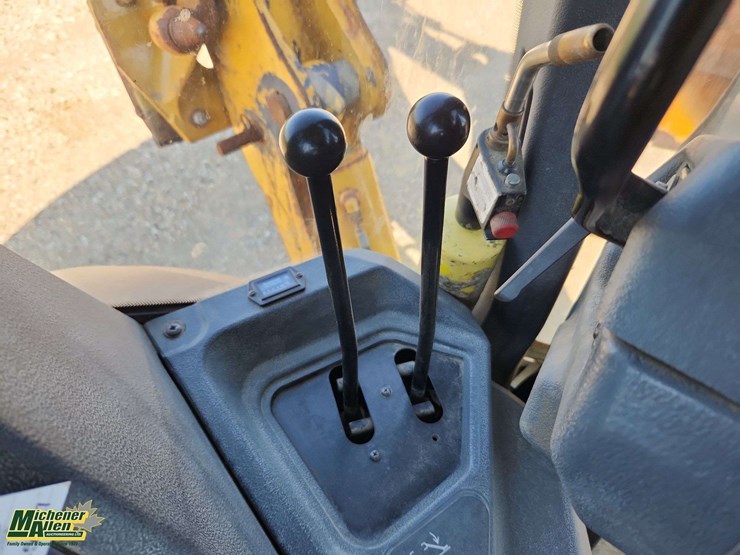 deere-410l-image-11
