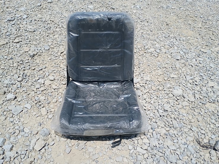 #l63-024-•-mini-equipment-seat-image-1