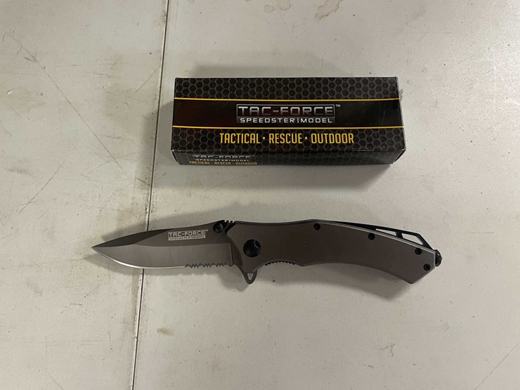 #10819-•-tactical-drop-point-serrated-lock-back-knife-image-1