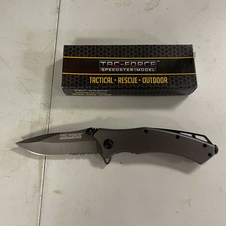 #10819 • Tactical Drop Point Serrated Lock Back Knife
