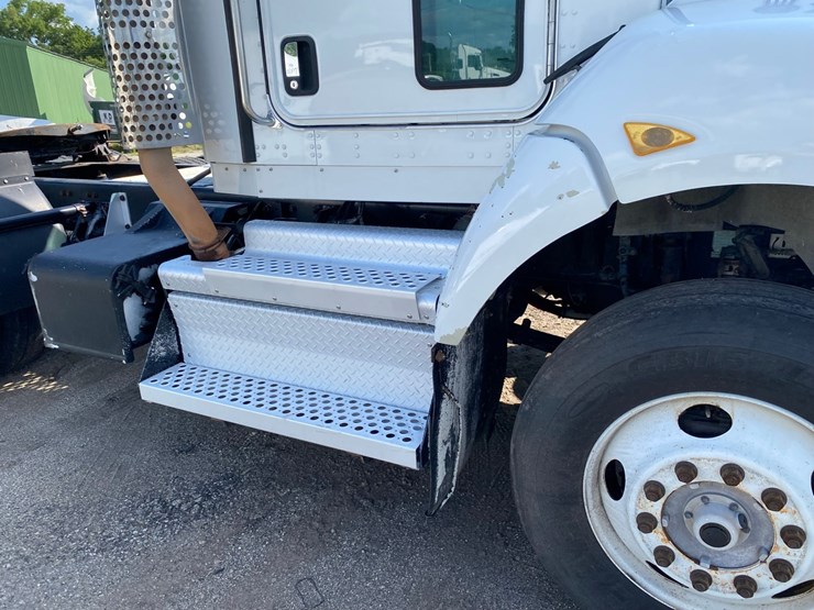 2018-kenworth-t440-image-13