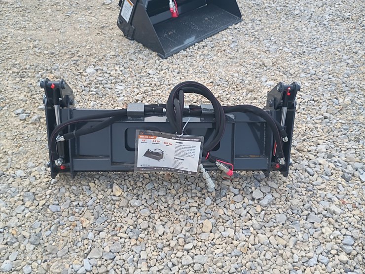 #l73-058-•-wolverine-4-in-1-bucket-mini-skid-steer-attachment-image-6