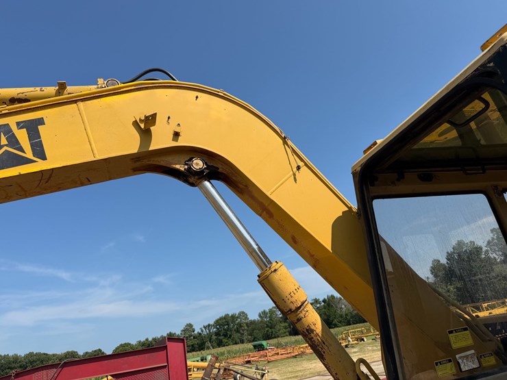 caterpillar-307-image-36