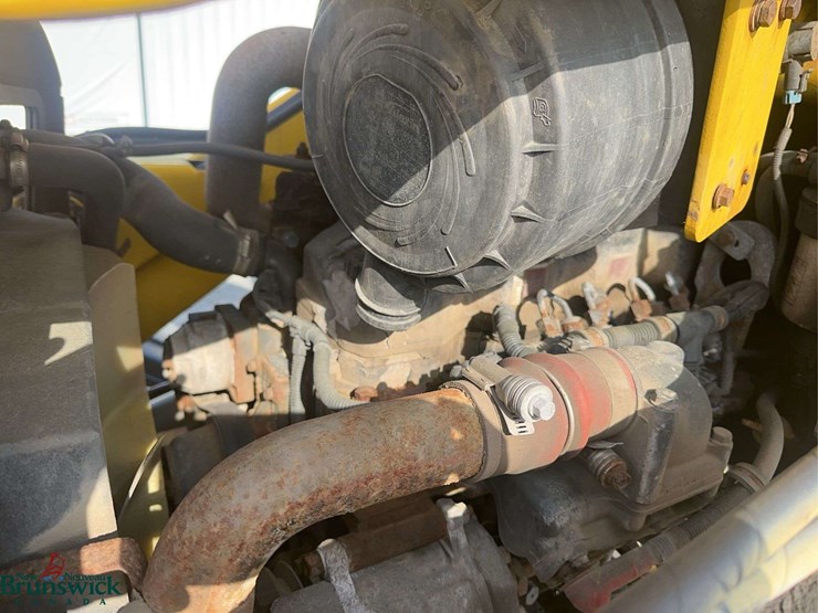 new-holland-b95b-image-22