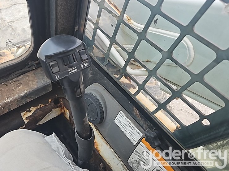 2011-bobcat-s185-image-10