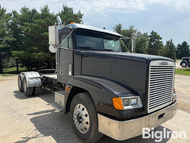 1999-freightliner-fld120-image-3