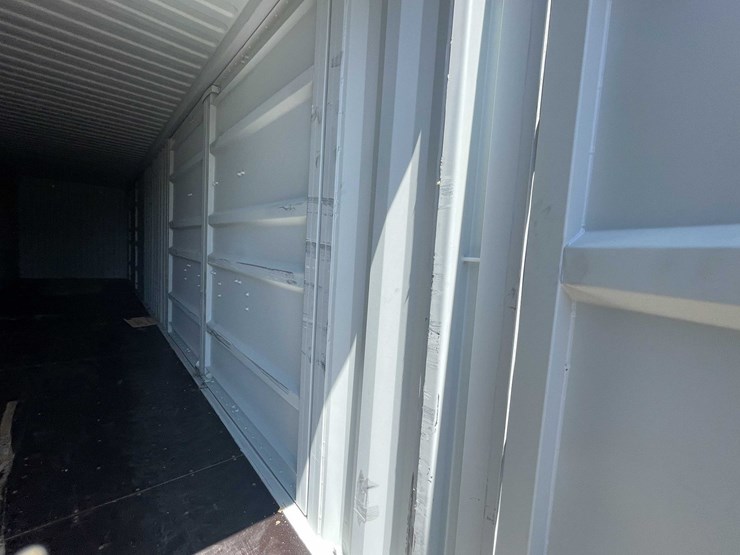 #2352-•-40'-high-shipping-container-image-37