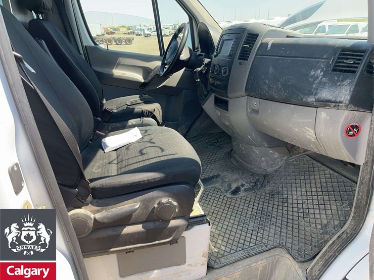 2016-mercedes-benz-sprinter-2500-image-18