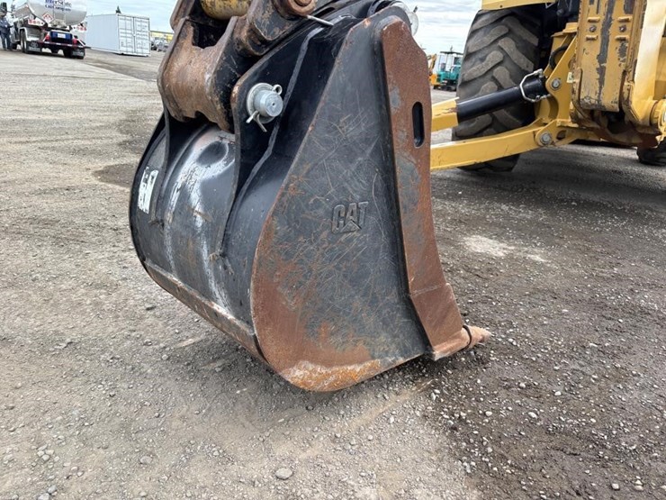 2022-caterpillar-430-image-16