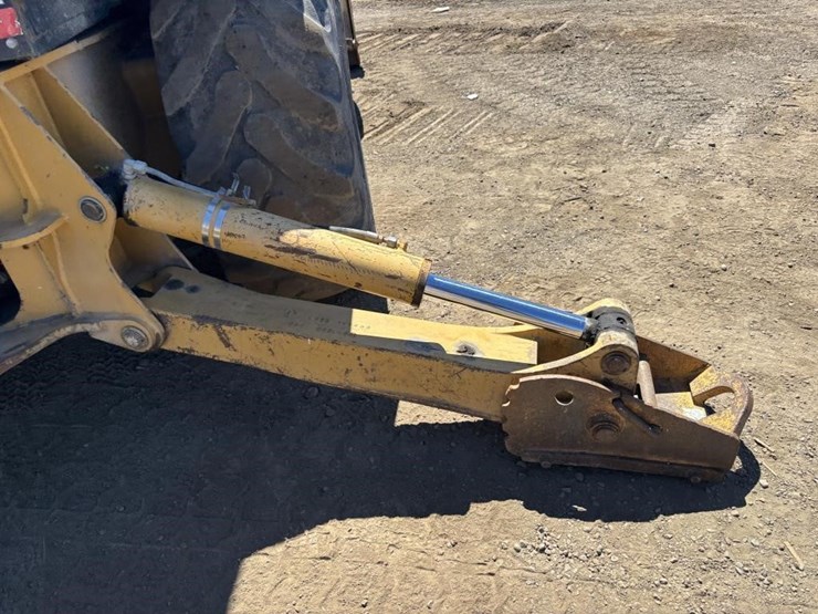caterpillar-420d-image-25