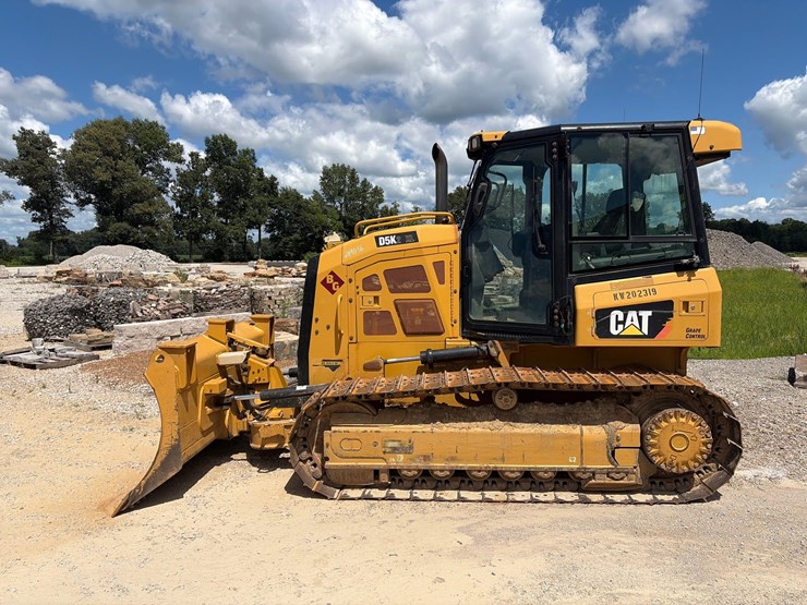 2016-caterpillar-d5k2-xl-image-1