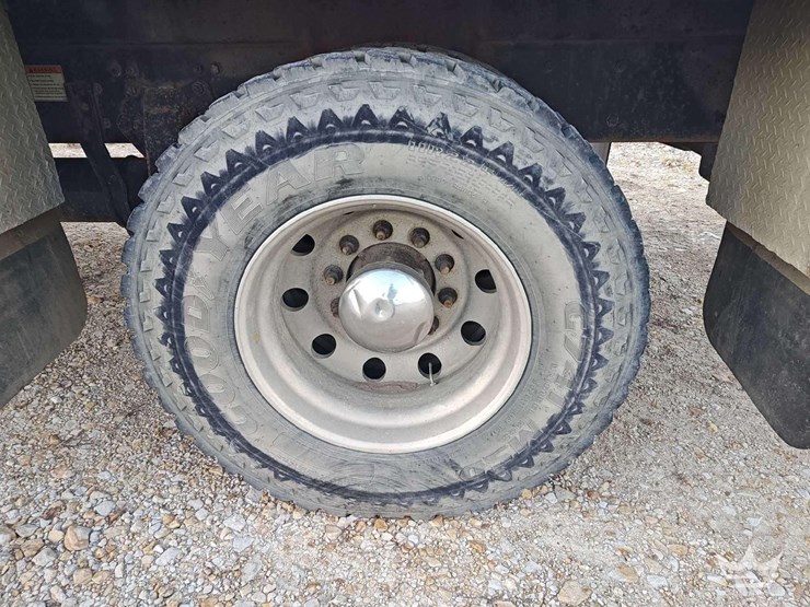 2014-freightliner-m2-106-image-66