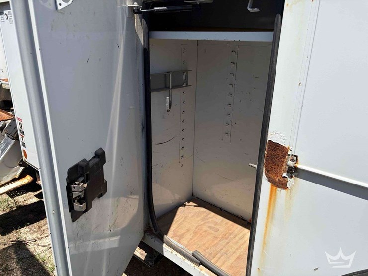 2018-freightliner-m2-106-image-22