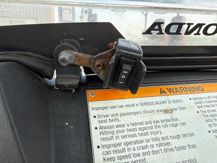 2014-honda-pioneer-700-image-26