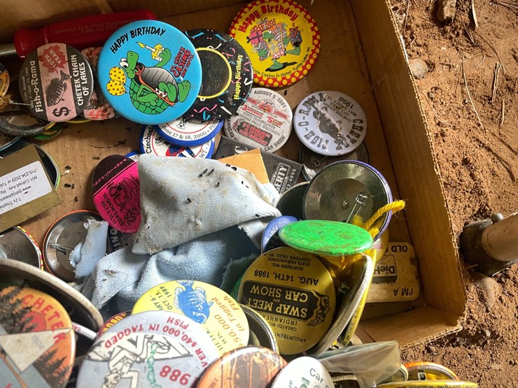 #1249-•-various-collectible-items-image-12