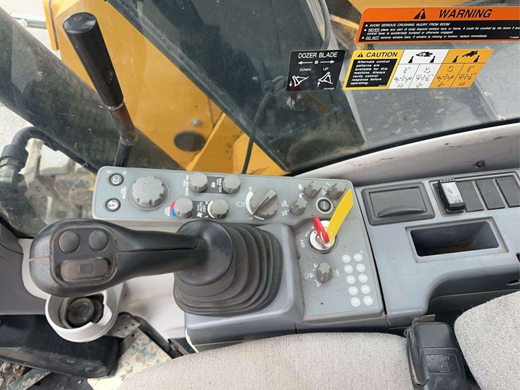 2021-deere-75g-image-29