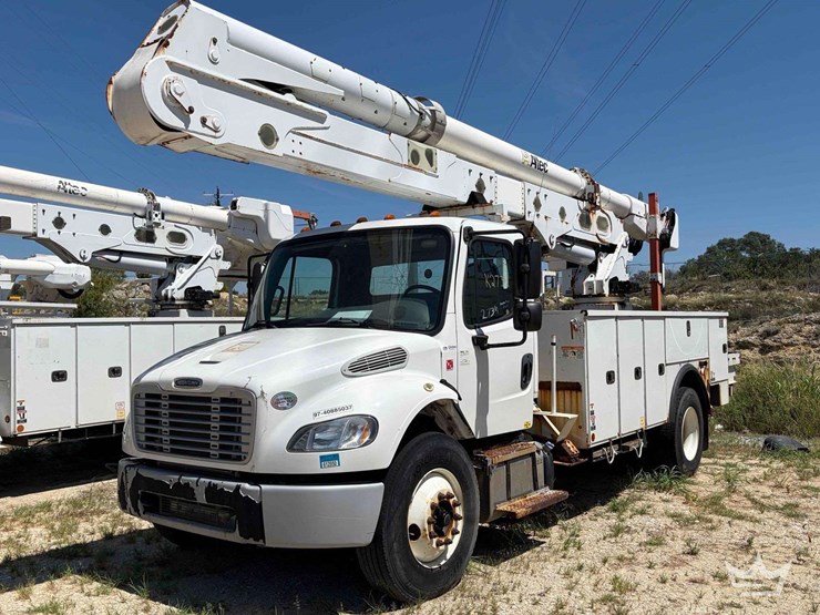 2017-freightliner-m2-106-image-1
