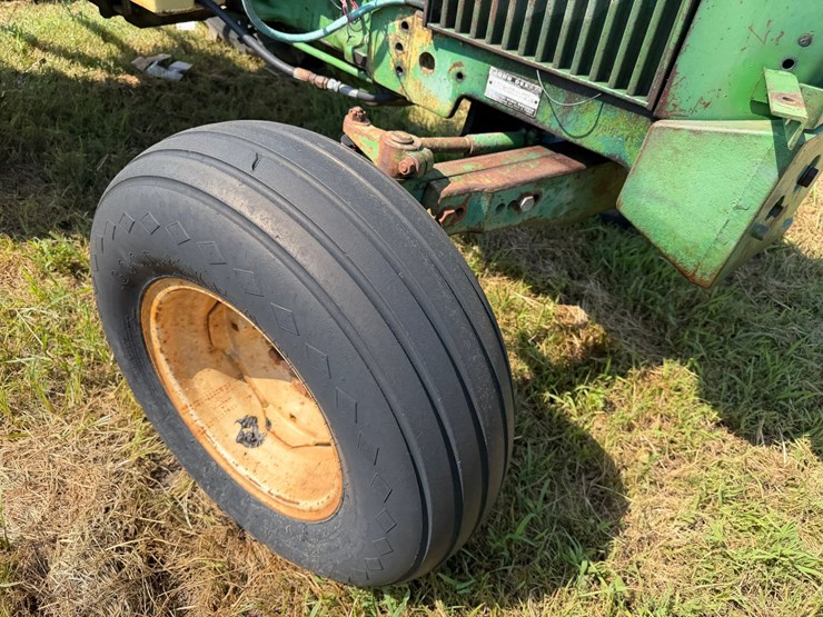 1972-john-deere-820-image-11