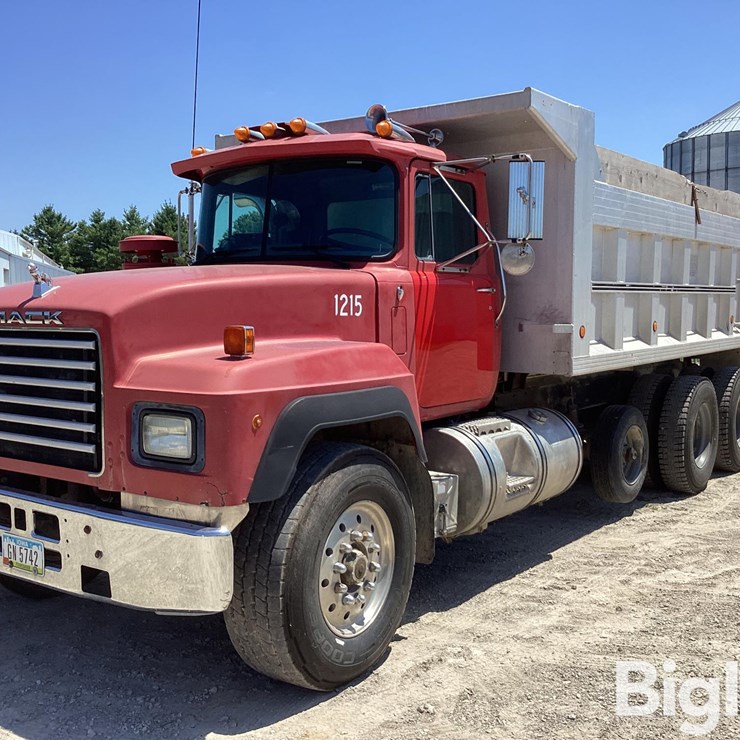 1992 MACK RD690S