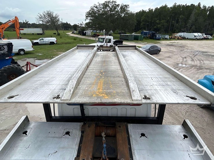 2020-freightliner-m2-106-image-13
